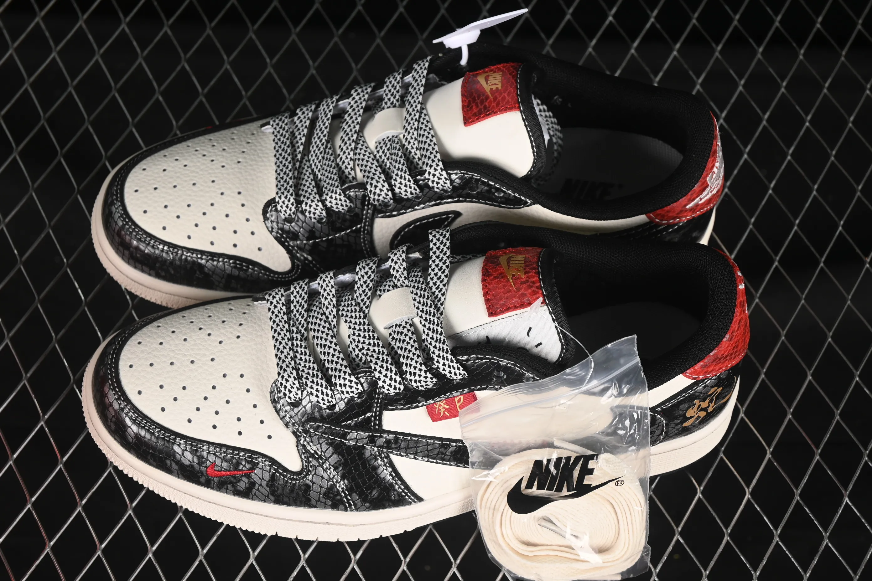 All categories Air Jordan Jordan series basketball shoes Air Jordan 1 Low high-end customized low-top sneakers Travis Scott x Fragment Design x Air Jordan 1 Low OG SP AJ1 Year of the Snake limited edition bright black low-top cultural casual sneakers YX5066-307